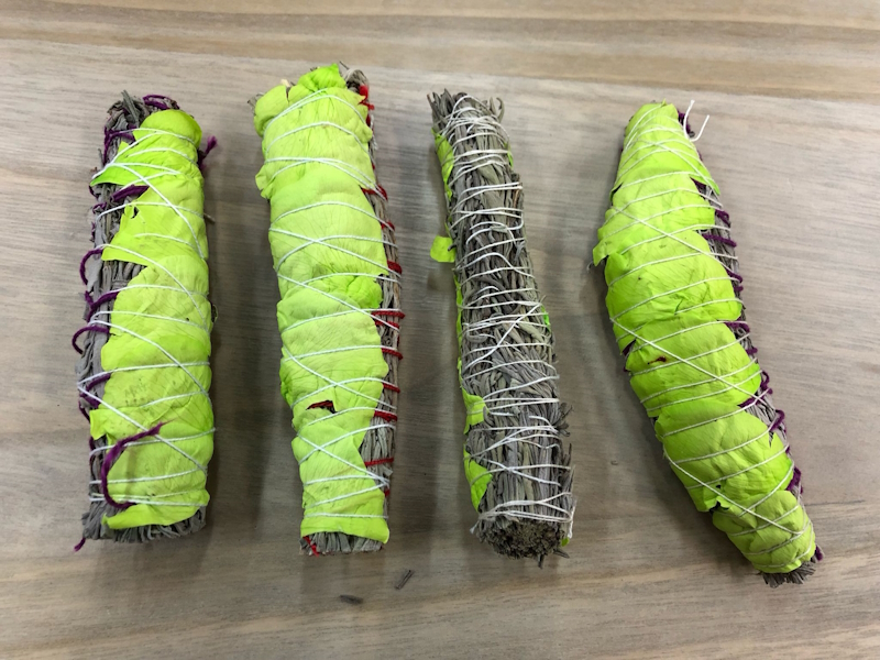 Atadillo Lavanda con pétalos rosa duradera